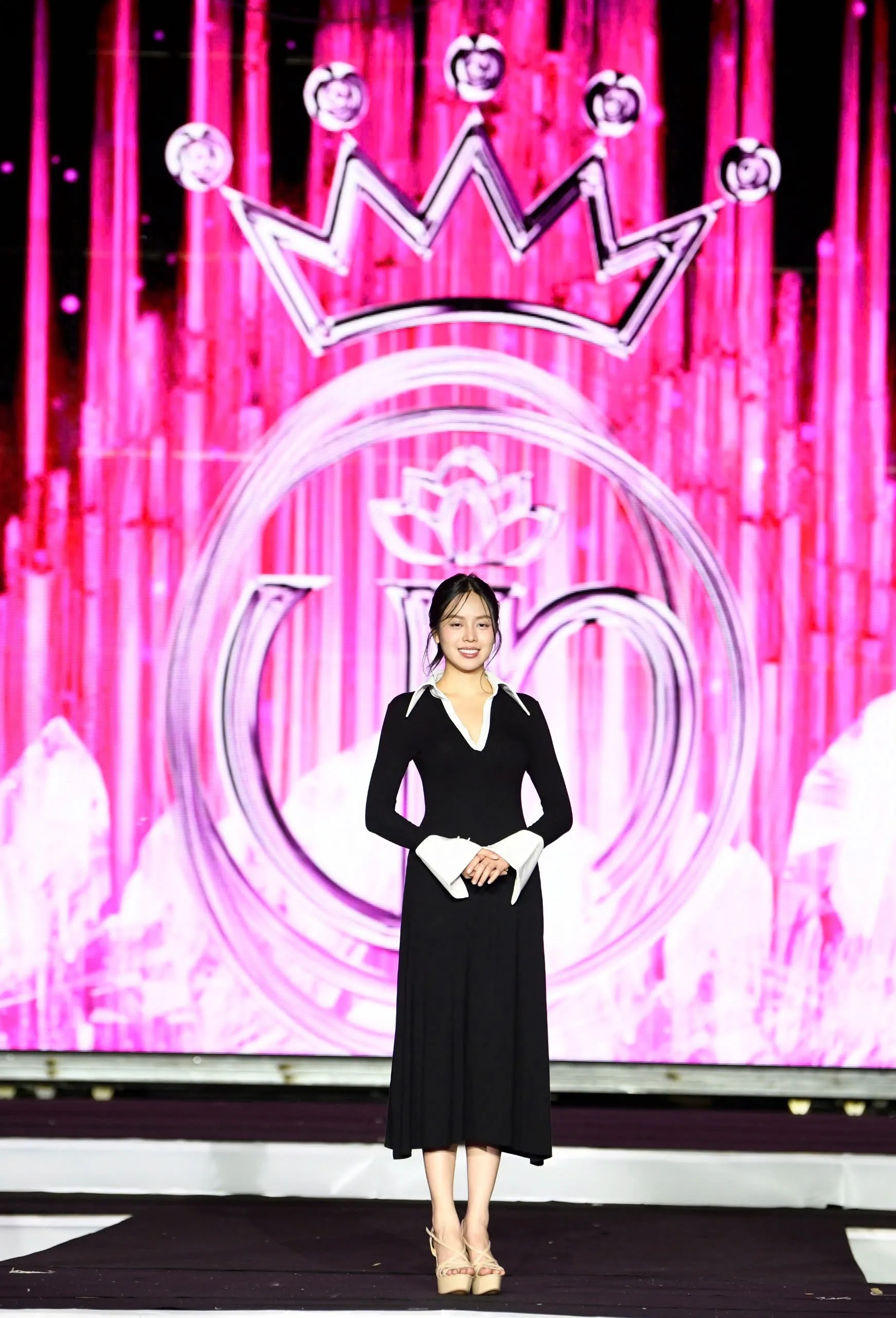 Hoa hậu Thanh Thủy để mặt mộc tập final walk- Ảnh 6. Hoa hậu Thanh Thủy để mặt mộc tập final walk- Ảnh 6.