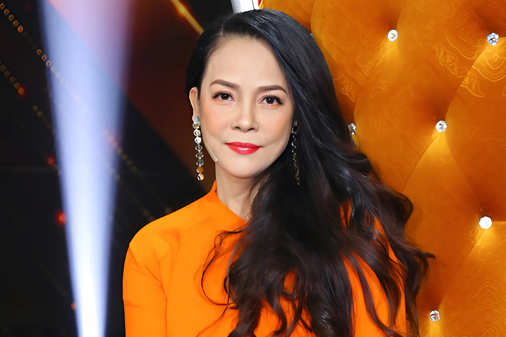 img-2de00cb0f14b-1-20584-1746494259302328353669-1746513583091-17465135833151409363302 "Nữ hoàng nhạc nhẹ Sài Gòn" thông báo ly hôn ở tuổi 60 img 2de00cb0f14b 1 20584 1746494259302328353669 1746513583091 17465135833151409363302