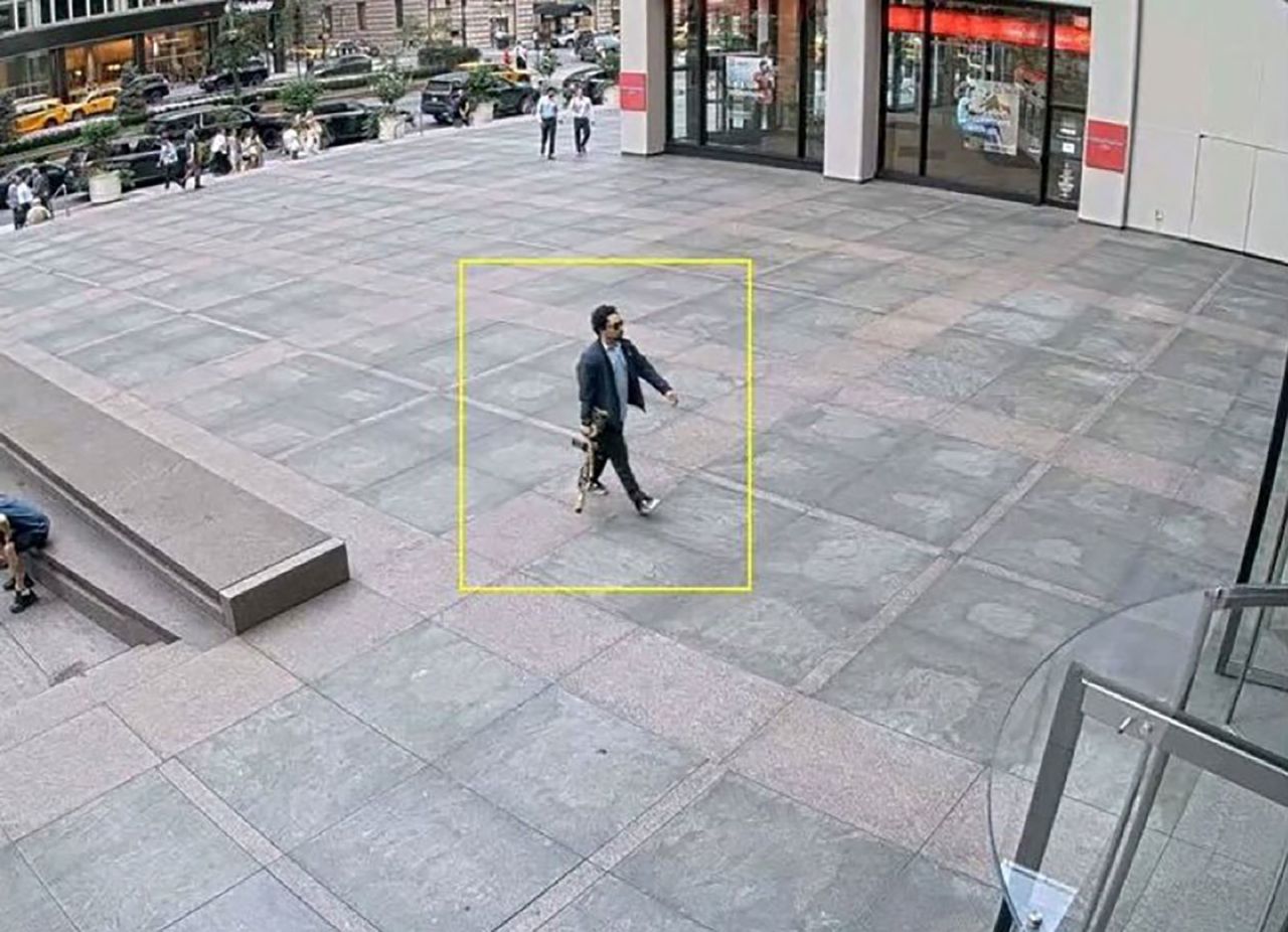 Toàn cảnh vụ xả súng kinh hoàng trong toà nhà chọc trời giữa trung tâm Manhattan (Mỹ): Ít nhất 5 người thiệt mạng, nhiều người bị thương, hiện trường hỗn loạn- Ảnh 3.