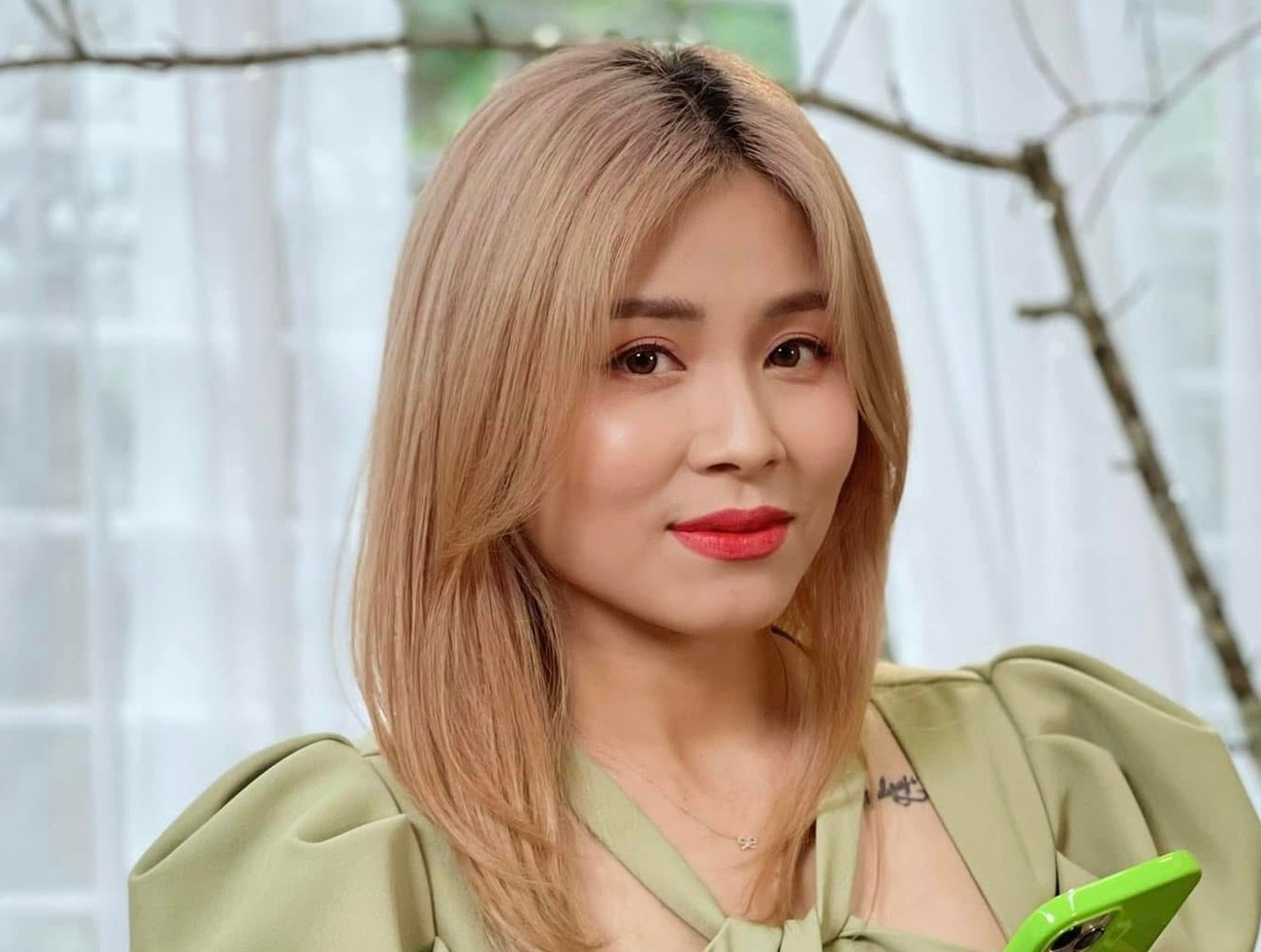 MC Hoàng Linh có đang thách thức dư luận- Ảnh 3.