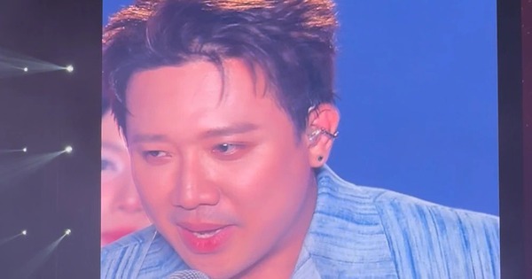 Hành động được hàng vạn khán giả hưởng ứng của Trấn Thành tại Mỹ Đình img 6899jpg 17602284848621943747759 76 0 600 1000 crop 1760228493404979275553jpg