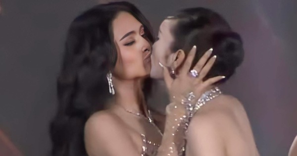 "Chấn động" hơn cả màn đăng quang Hoa hậu: 2 người đẹp chuyển giới công khai "khoá môi" ngay trên sân khấu! img0092 17469453654211845659632 318 108 1206 1804 crop 1746945387418148985507jpeg