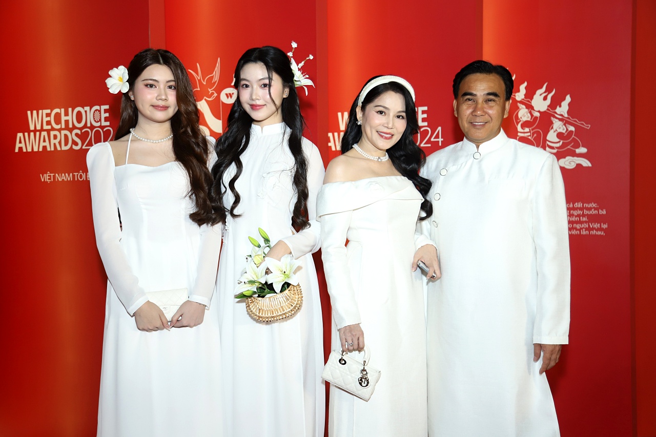 Camera thường soi nhan sắc thật của Lọ Lem - Hạt Dẻ nhà Quyền Linh trên thảm đỏ Wechoice- Ảnh 2. Camera thường soi nhan sắc thật của Lọ Lem - Hạt Dẻ nhà Quyền Linh trên thảm đỏ Wechoice- Ảnh 2.