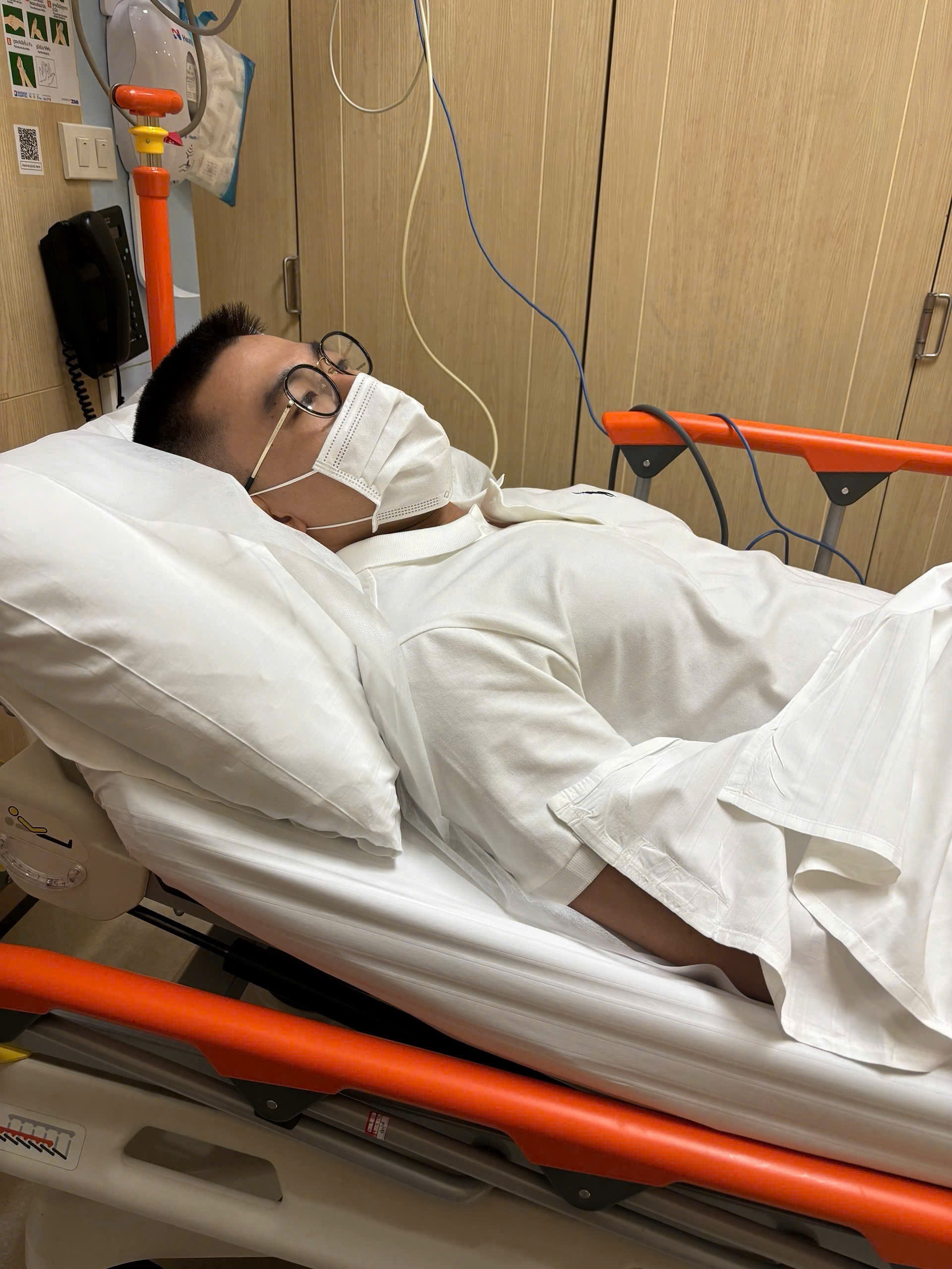 Công Vinh nhập viện cấp cứu- Ảnh 1.