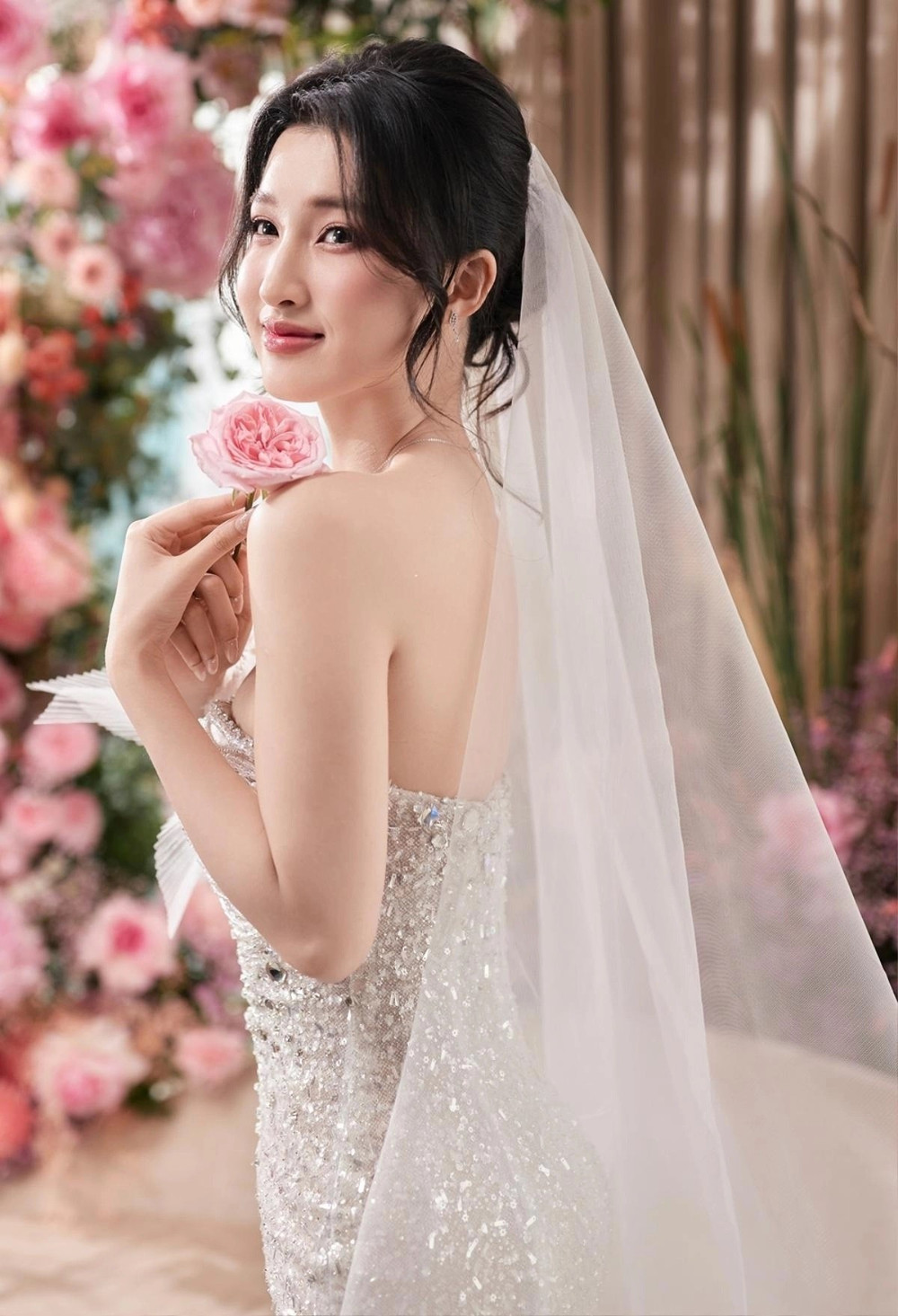 Á hậu Phương Nhi chính thức xoá tài khoản mạng xã hội hậu làm vợ thiếu gia Vingroup- Ảnh 5.