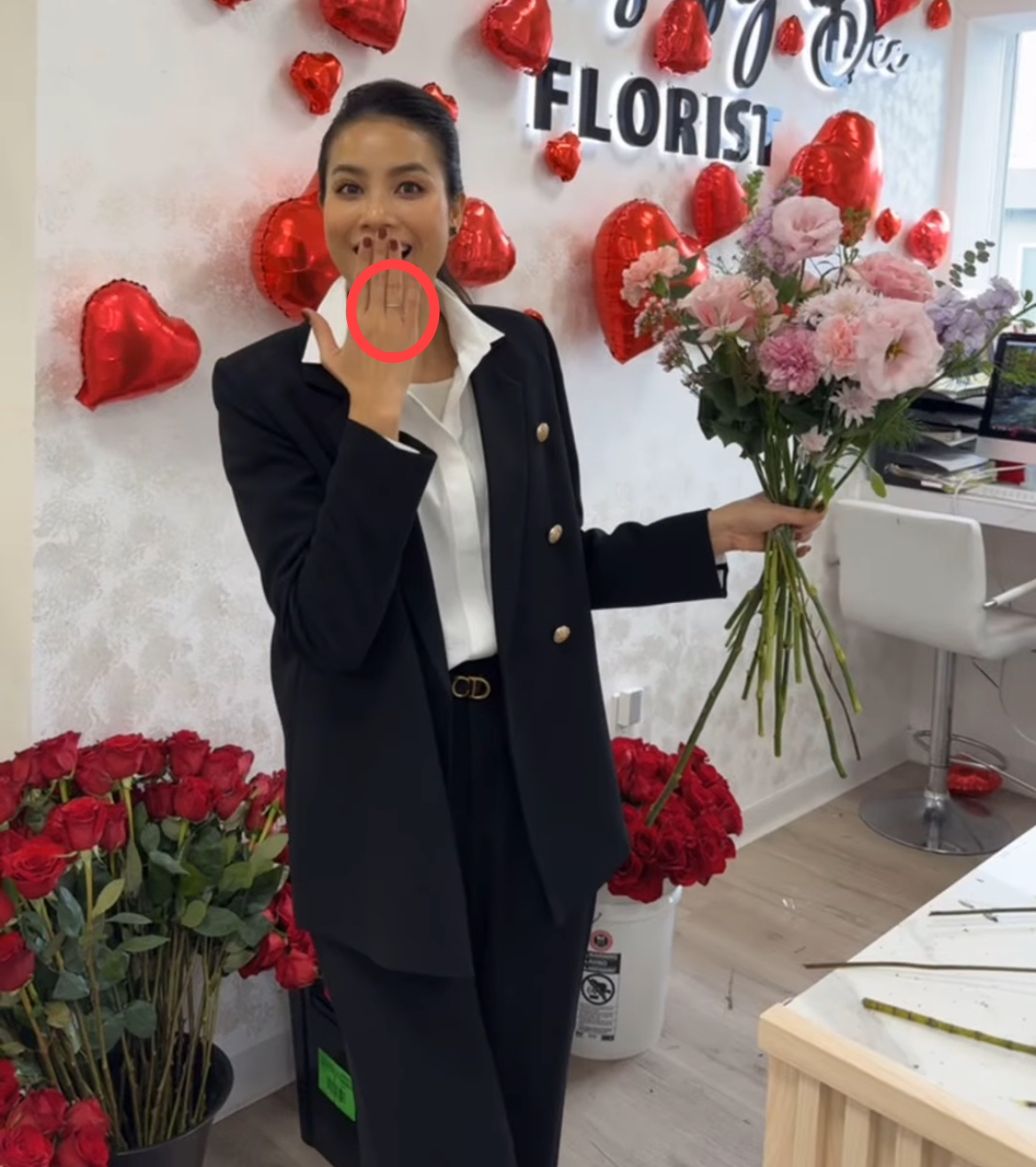 Giữa loạt tin đồn về chuyện hôn nhân với đại gia, Phạm Hương có 1 thay đổi lạ gây xôn xao- Ảnh 5.