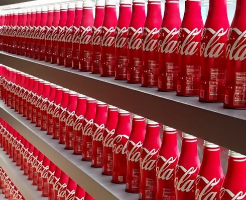 Coca-Cola bán gần 900 triệu lít, lãi hàng trăm tỷ ở Việt Nam, là thị trường lớn thứ ba sau Trung Quốc và Mỹ- Ảnh 1. Coca-Cola bán gần 900 triệu lít, lãi hàng trăm tỷ ở Việt Nam, là thị trường lớn thứ ba sau Trung Quốc và Mỹ- Ảnh 1.