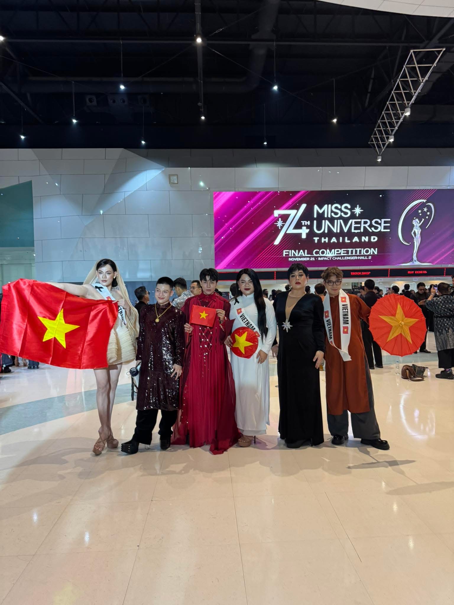 Đoàn Việt Nam sang Thái Lan cổ vũ Hương Giang tại Chung kết Miss Universe: Không có ồn nhất, chỉ có ồn hơn!- Ảnh 4.