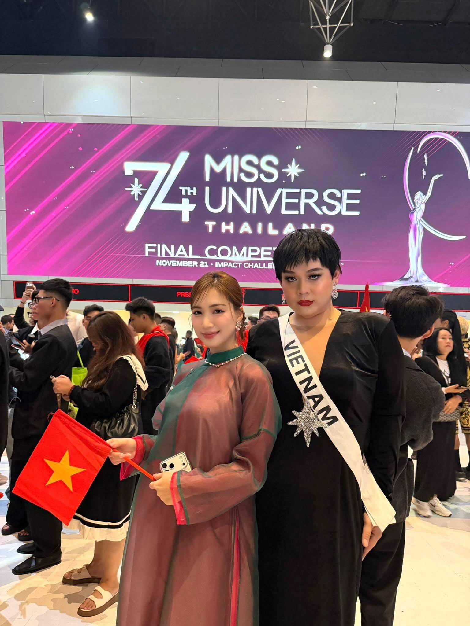 Đoàn Việt Nam sang Thái Lan cổ vũ Hương Giang tại Chung kết Miss Universe: Không có ồn nhất, chỉ có ồn hơn!- Ảnh 1.