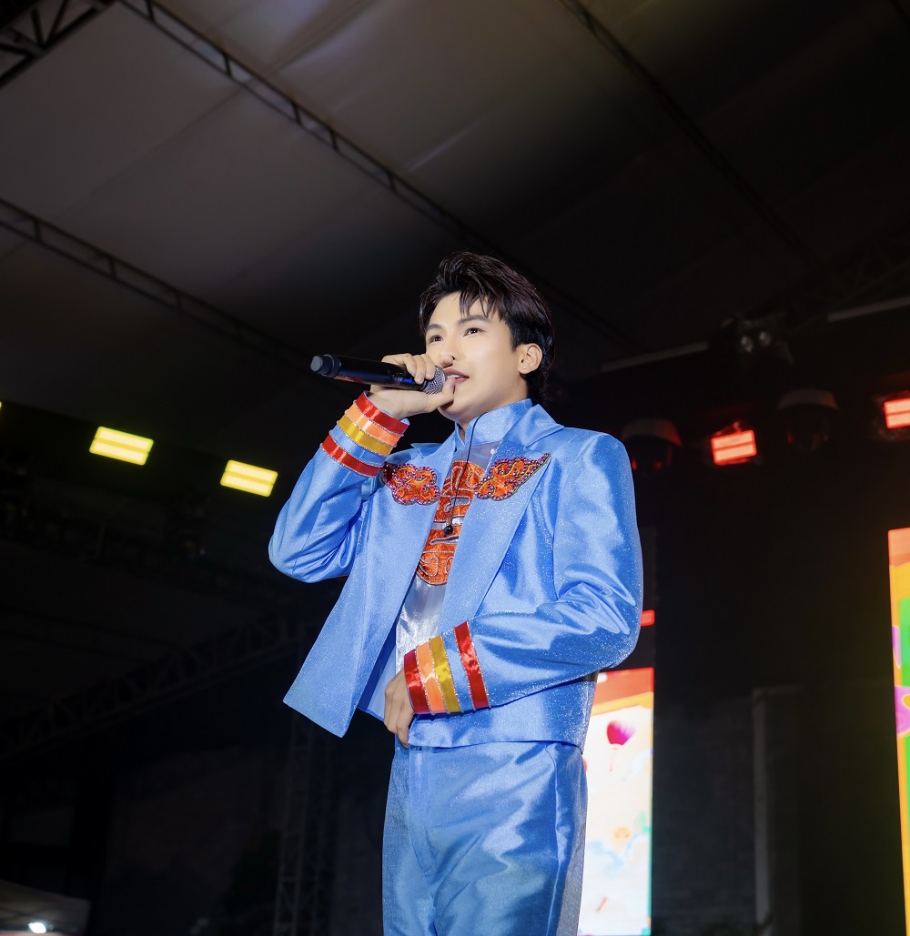 Nam ca sĩ gây sốt nhờ “rap cải lương”: Mẹ bỏ đi từ lúc em tôi 2, 3 tháng tuổi, giờ nó 23 tuổi rồi!- Ảnh 1.