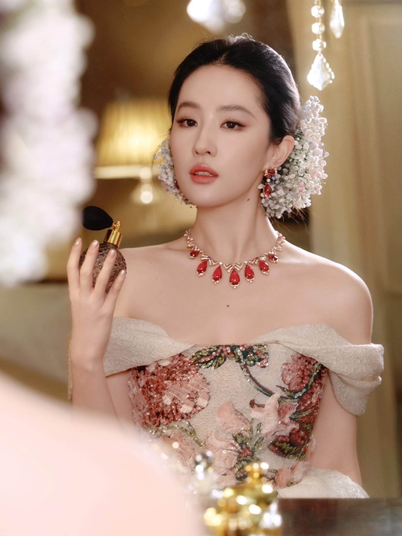 Hot nhất Weibo hiện tại: Nhan sắc của Lưu Diệc Phi khiến 110 triệu người phải… xem lại lịch- Ảnh 1.