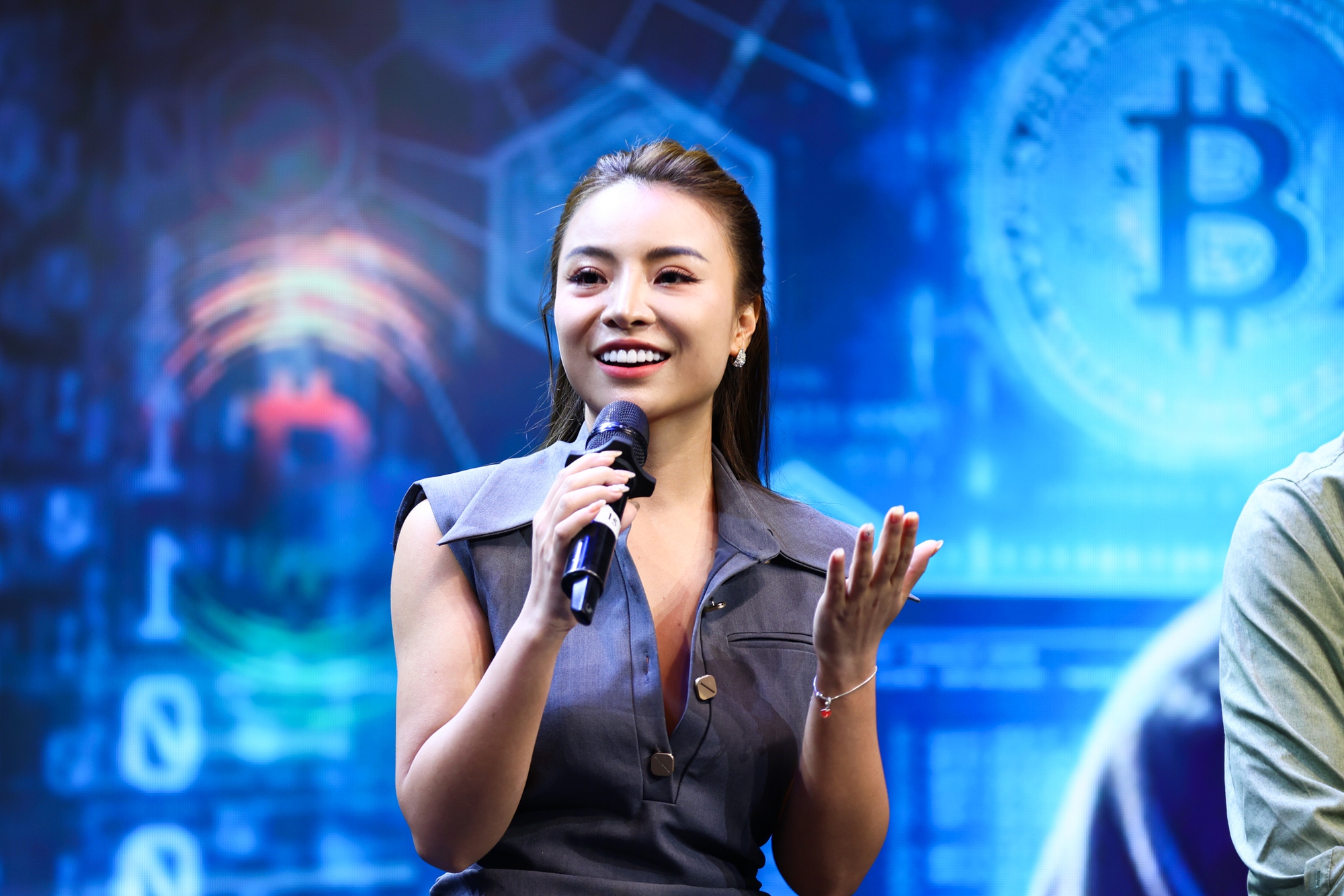 TikToker Vũng Tàu lừa đảo 3.000 người, thu lợi 5.000 tỷ đồng: Vụ án rúng động bị vạch trần- Ảnh 7. TikToker Vũng Tàu lừa đảo 3.000 người, thu lợi 5.000 tỷ đồng: Vụ án rúng động bị vạch trần- Ảnh 7.