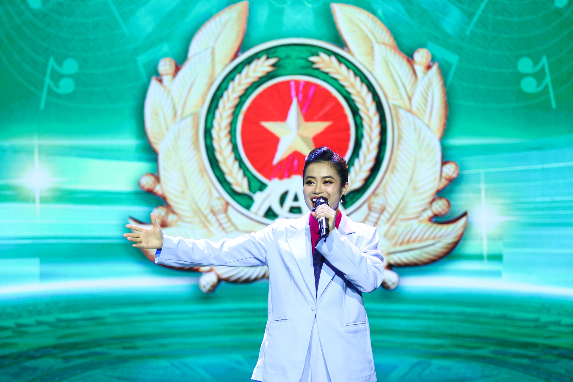 TikToker Vũng Tàu lừa đảo 3.000 người, thu lợi 5.000 tỷ đồng: Vụ án rúng động bị vạch trần- Ảnh 8. TikToker Vũng Tàu lừa đảo 3.000 người, thu lợi 5.000 tỷ đồng: Vụ án rúng động bị vạch trần- Ảnh 8.