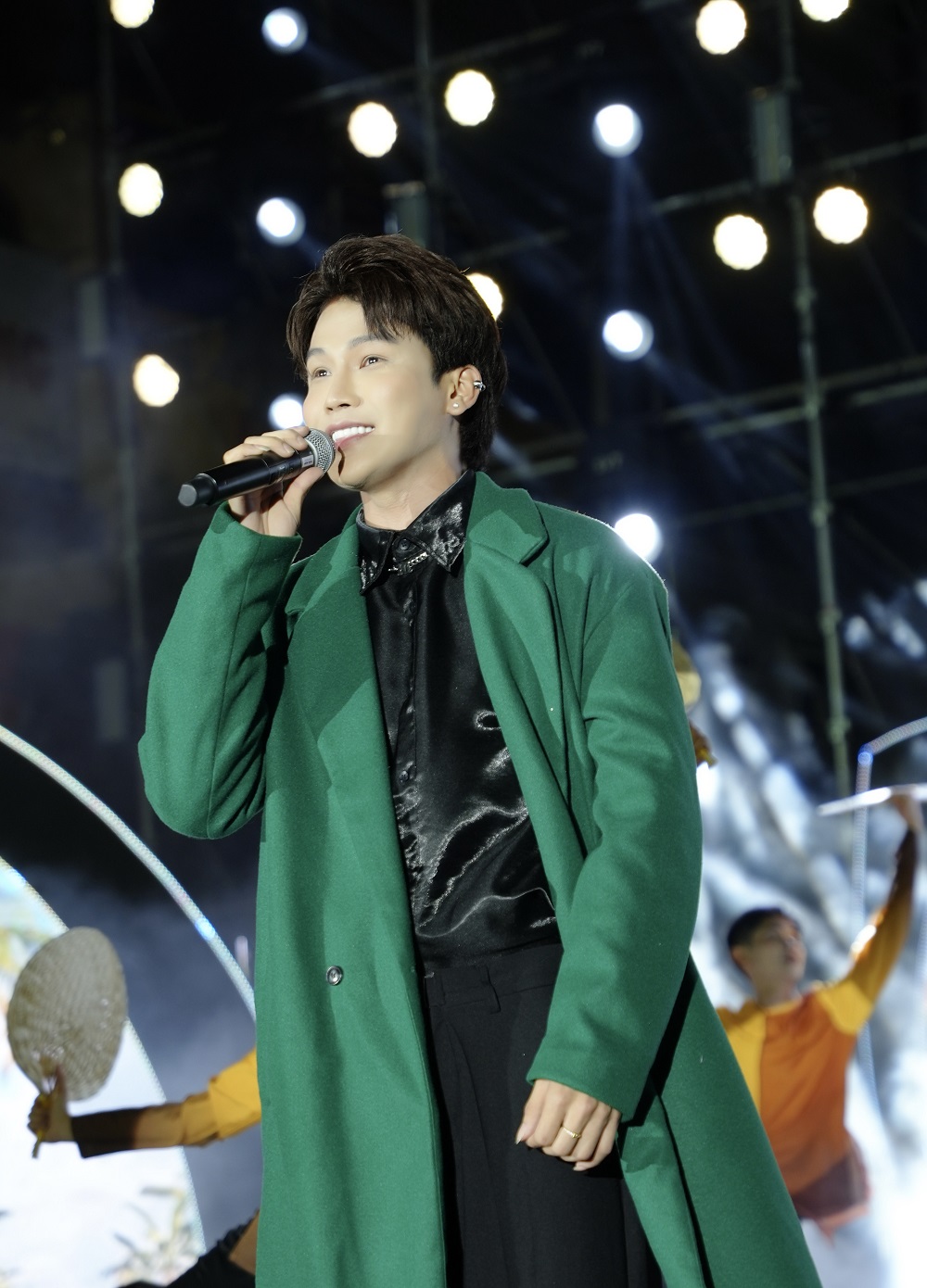 Nam ca sĩ gây sốt nhờ “rap cải lương”: Mẹ bỏ đi từ lúc em tôi 2, 3 tháng tuổi, giờ nó 23 tuổi rồi!- Ảnh 2.