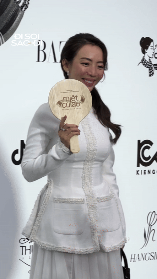 Á hậu bị đồn hẹn hò doanh nhân Đức Phạm: Ngồi Bentley đi sự kiện, nhưng ra về sao thế này?- Ảnh 3. Á hậu bị đồn hẹn hò doanh nhân Đức Phạm: Ngồi Bentley đi sự kiện, nhưng ra về sao thế này?- Ảnh 3.