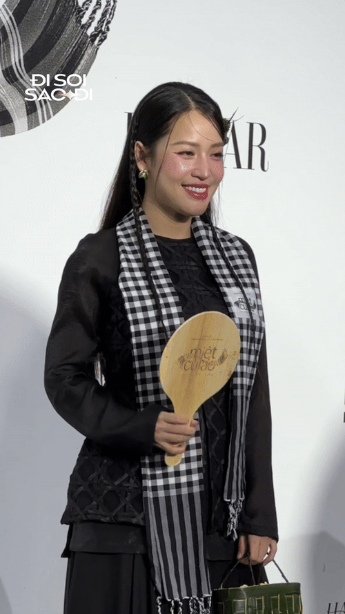 Á hậu bị đồn hẹn hò doanh nhân Đức Phạm: Ngồi Bentley đi sự kiện, nhưng ra về sao thế này?- Ảnh 6. Á hậu bị đồn hẹn hò doanh nhân Đức Phạm: Ngồi Bentley đi sự kiện, nhưng ra về sao thế này?- Ảnh 6.