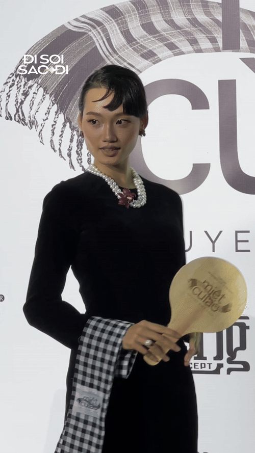 Á hậu bị đồn hẹn hò doanh nhân Đức Phạm: Ngồi Bentley đi sự kiện, nhưng ra về sao thế này?- Ảnh 12. Á hậu bị đồn hẹn hò doanh nhân Đức Phạm: Ngồi Bentley đi sự kiện, nhưng ra về sao thế này?- Ảnh 12.