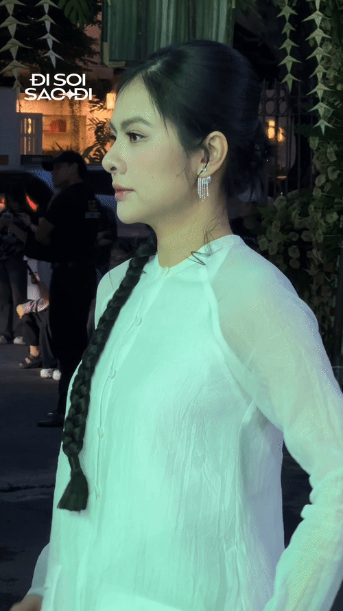 Á hậu bị đồn hẹn hò doanh nhân Đức Phạm: Ngồi Bentley đi sự kiện, nhưng ra về sao thế này?- Ảnh 5. Á hậu bị đồn hẹn hò doanh nhân Đức Phạm: Ngồi Bentley đi sự kiện, nhưng ra về sao thế này?- Ảnh 5.