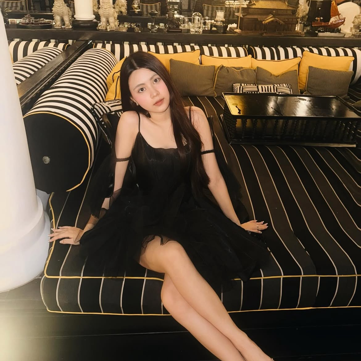 Hết Lọ Lem đến lượt Hạt Dẻ gặp