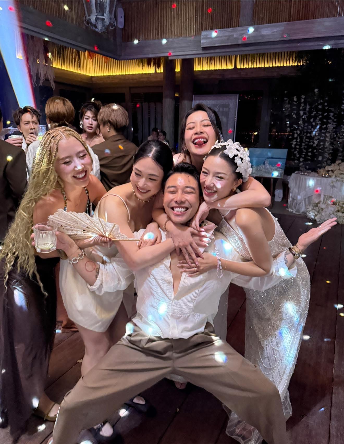 Khung ảnh cực hot: Hội bạn F4 Hà thành của Chi Pu - Quỳnh Anh Shyn