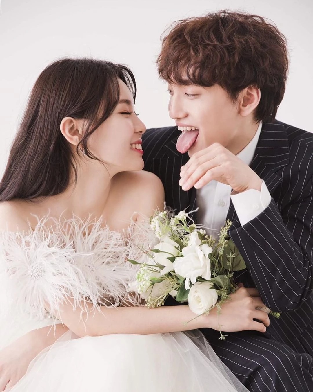 Căng: 1 nữ ca sĩ đâm đơn kiện Căng: 1 nữ ca sĩ đâm đơn kiện