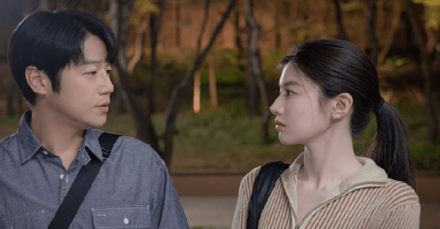 Xuất hiện cảnh hôn dở nhất phim Hàn, cặp chính ghét nhau nhưng bị ép đóng tình nhân đấy hả?- Ảnh 1.