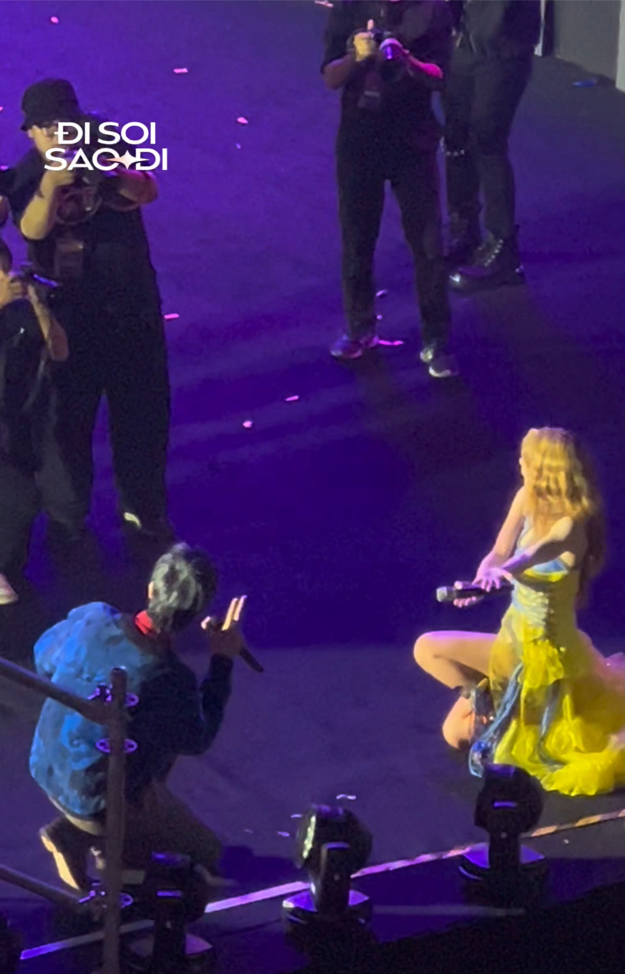 Phản ứng ngỡ ngàng của Hương Giang và dàn sao khi nghe