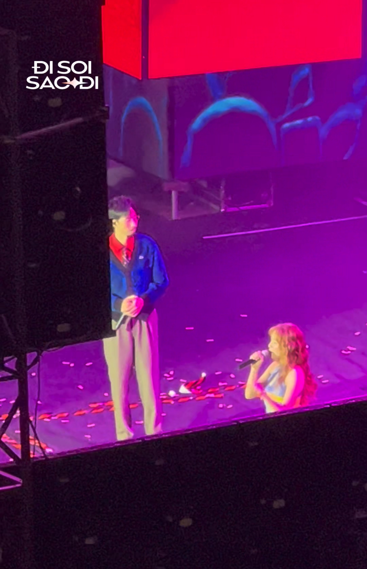 Phản ứng ngỡ ngàng của Hương Giang và dàn sao khi nghe