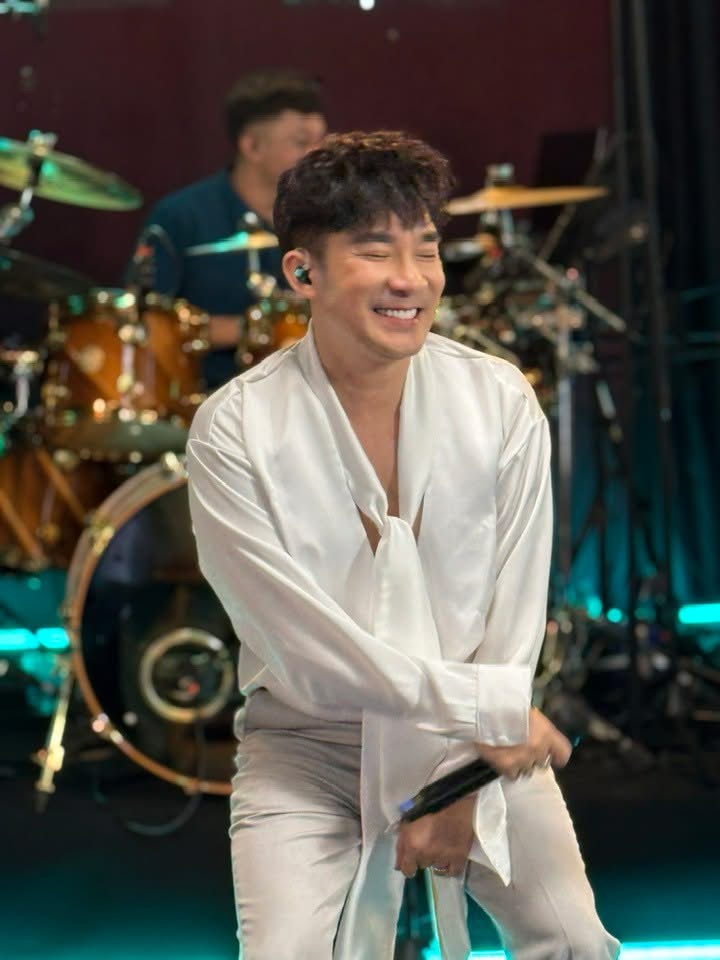 Nam ca sĩ quê Hà Nội: