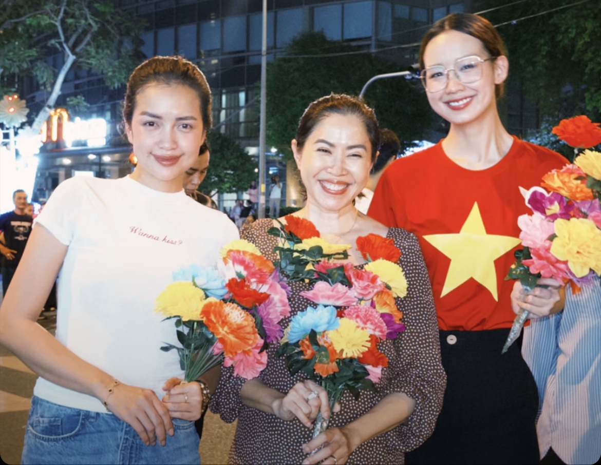 Tổng hợp luyện diễu hành 30/4: Hoa hậu Thanh Thuỷ, Ngọc Châu và dàn nghệ sĩ hào hứng góp mặt- Ảnh 4. Tổng hợp luyện diễu hành 30/4: Hoa hậu Thanh Thuỷ, Ngọc Châu và dàn nghệ sĩ hào hứng góp mặt- Ảnh 4.