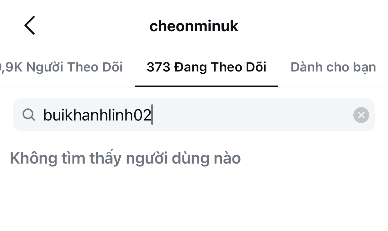 Á hậu Vbiz có động thái cực phũ với Á hậu Vbiz có động thái cực phũ với
