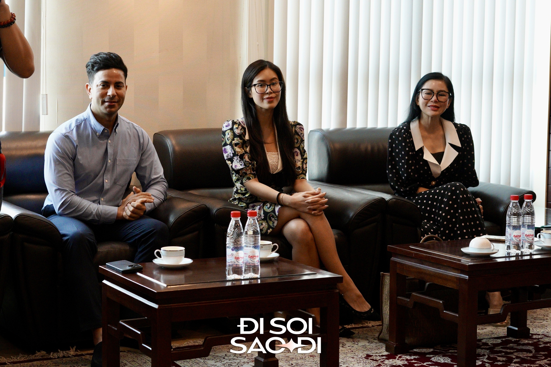 "Tóm dính" chồng sắp cưới của Tiên Nguyễn, 1 hành động lọt camera để lộ thái độ với nhà vợ tỷ phú img33610004 17643815073891795638163 1764388818609 1764388818880446245120