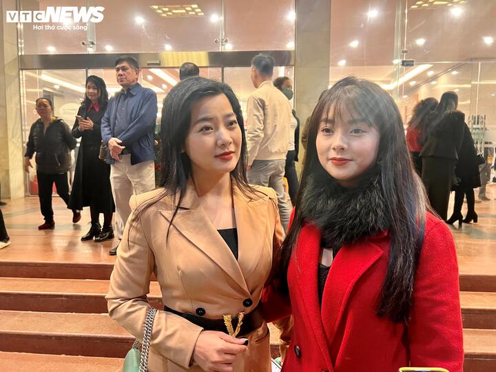 "Táo quân" ngày đầu ghi hình: Phe vé tranh giành khách, ế ẩm do hét giá cao img3410 22282456 1736991475061 1736991475214223519841