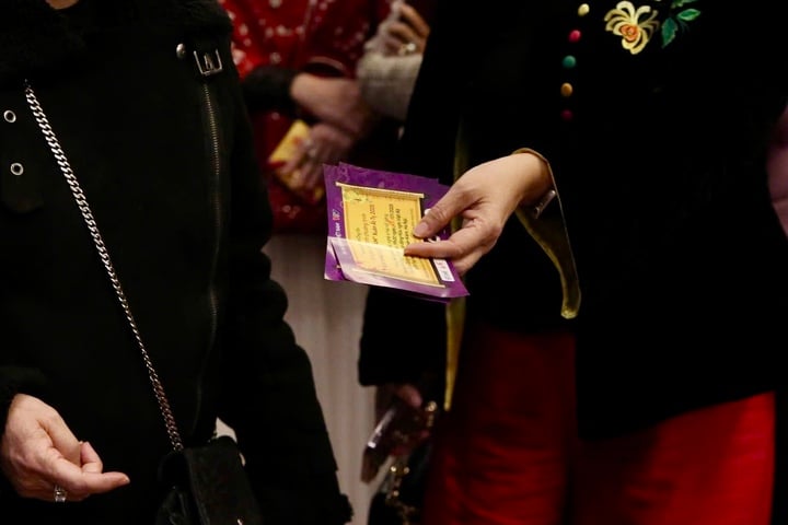 "Táo quân" ngày đầu ghi hình: Phe vé tranh giành khách, ế ẩm do hét giá cao img3428 21553207 1736991479150 173699147934025281319