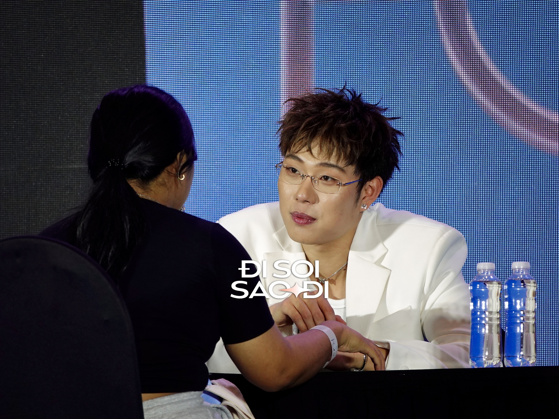 Dương Domic lần đầu lộ diện hậu bị tóm hẹn hò Linh Ka, thái độ ra sao giữa