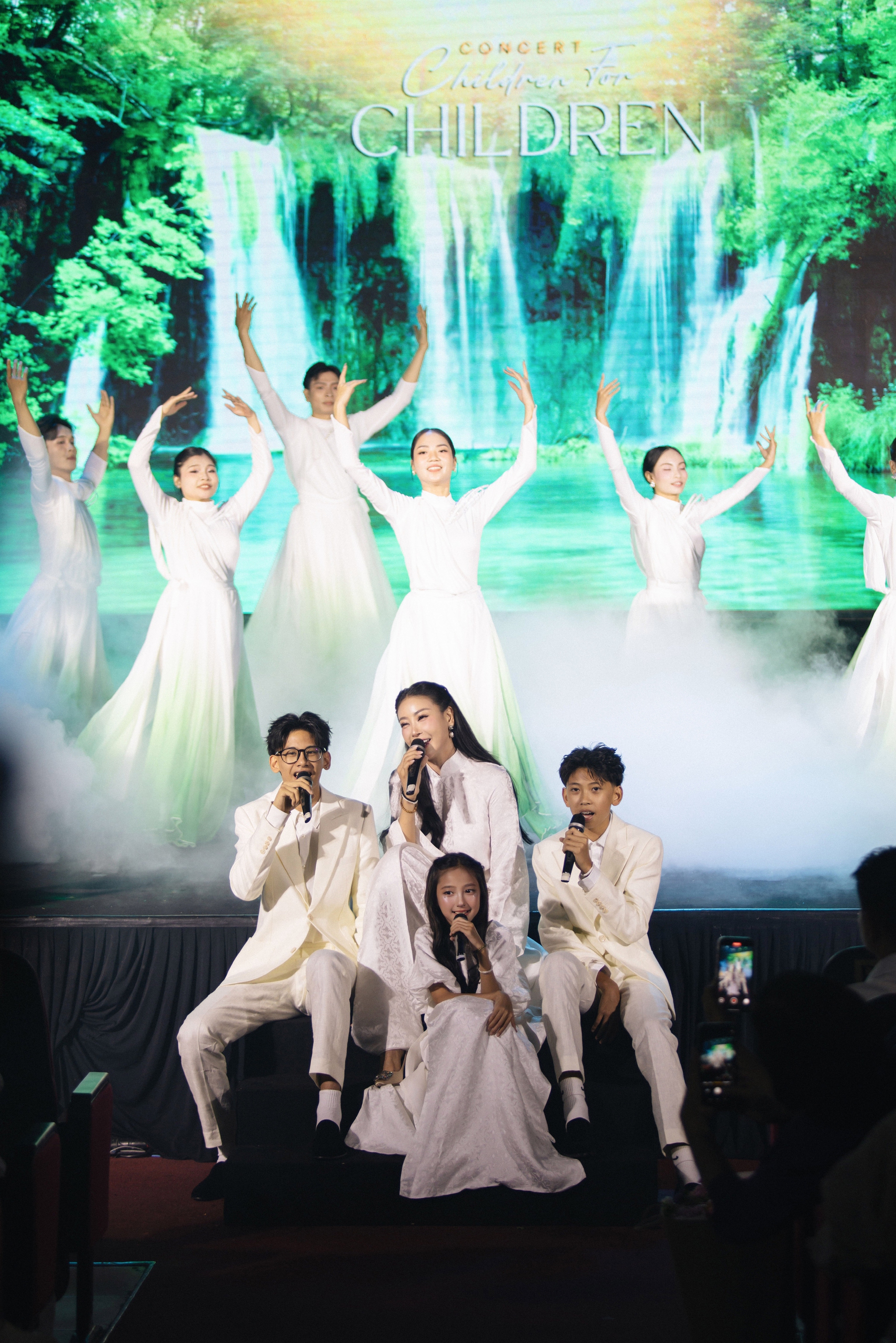 Dàn nhóc tỳ nhà Hoa hậu Hà Kiều Anh - Đoan Trang - Linh Nga bất ngờ gây sốt- Ảnh 10.