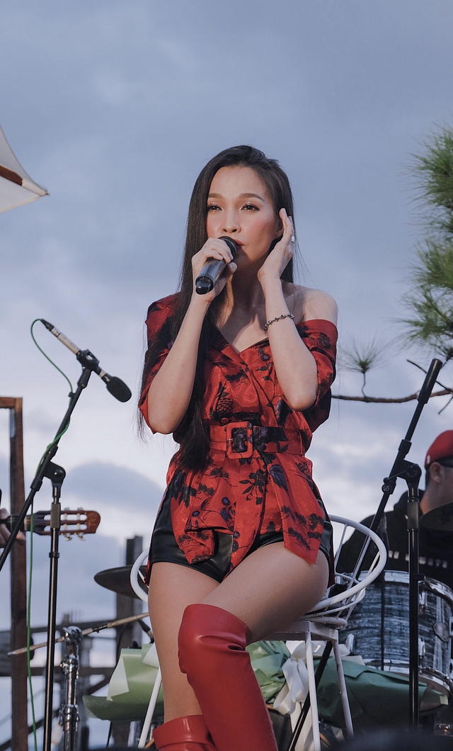 Đám cưới hụt của sao nữ Vbiz: Làm mẹ đơn thân ở tuổi 21, bầu vượt mặt vẫn vất vả chạy show kiếm tiền- Ảnh 2.