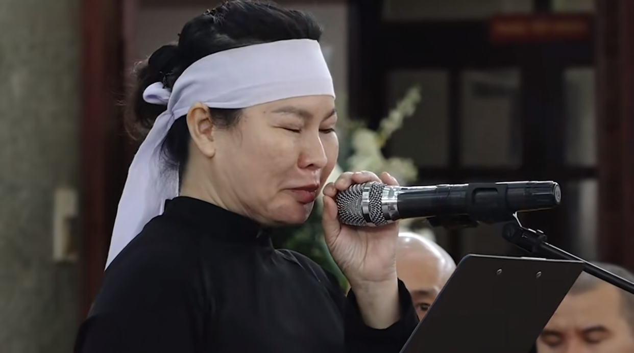 Vợ Quý Bình bật khóc, nghẹn giọng nói 2 tiếng