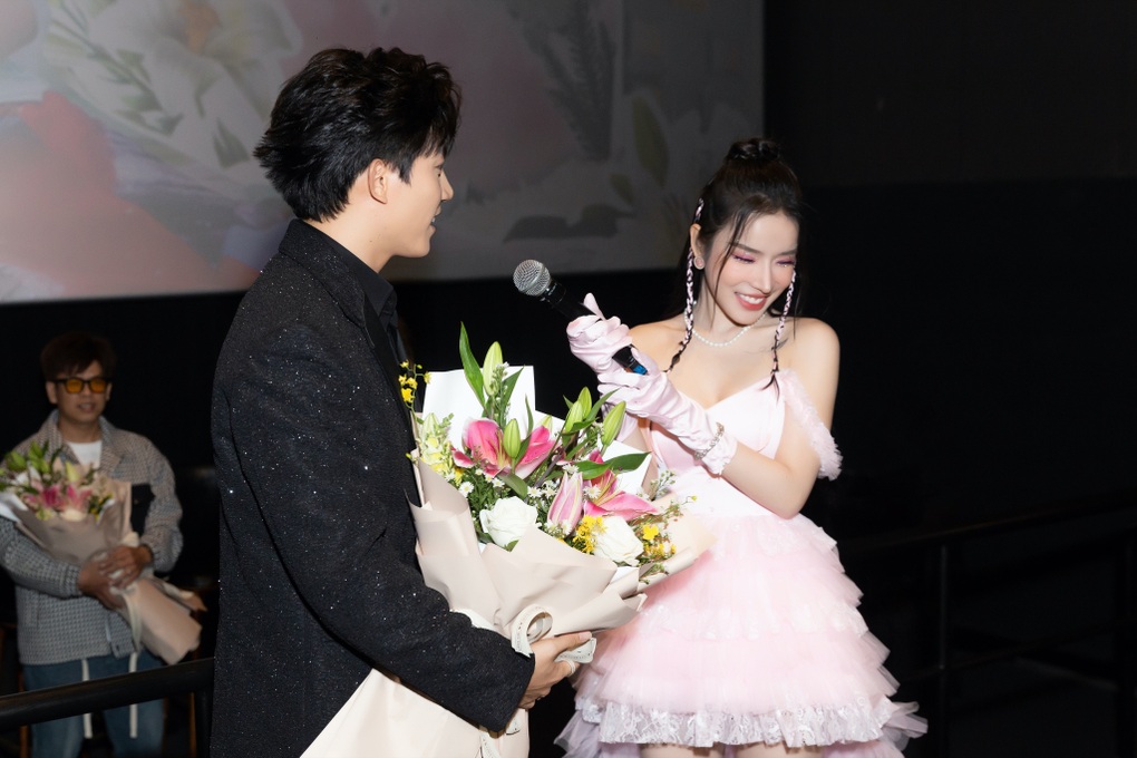 Bóc cặp đôi Vbiz bí mật hẹn hò 6 năm- Ảnh 3. Bóc cặp đôi Vbiz bí mật hẹn hò 6 năm- Ảnh 3.