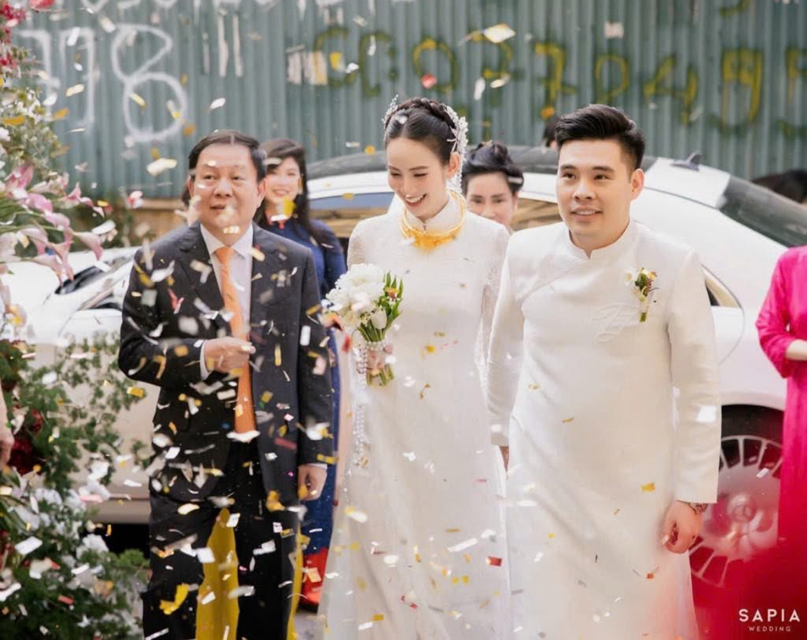 Mỹ nhân 2K2 lộ diện hậu lấy chồng hào môn, visual cỡ này bảo sao là