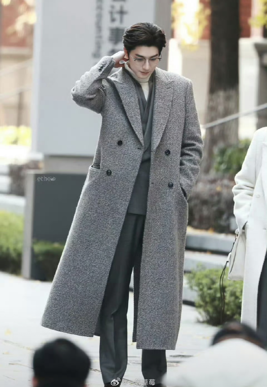 Tổng tài GenZ này sẽ cho bạn biết cao 1m90 mặc măng tô đẹp như nào: Nhìn thôi đã thấy sang tới nóc- Ảnh 1.