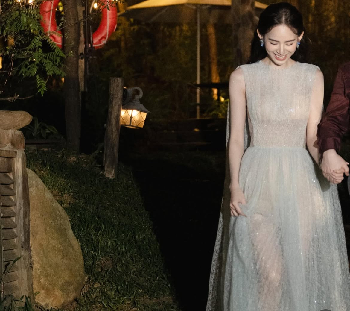 HOT: Lộ khoảnh khắc mỹ nhân 2k2 được chồng gia thế khủng cầu hôn sau 3 tháng yêu, netizen nhìn vào chỉ thắc mắc 1 chuyện!- Ảnh 5.