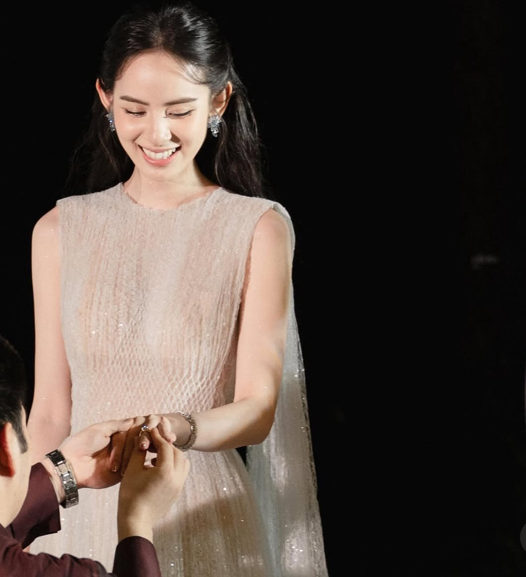 Thêm 1 mỹ nhân Việt công khai ảnh cưới với thiếu gia tập đoàn lớn!- Ảnh 10. Thêm 1 mỹ nhân Việt công khai ảnh cưới với thiếu gia tập đoàn lớn!- Ảnh 10.