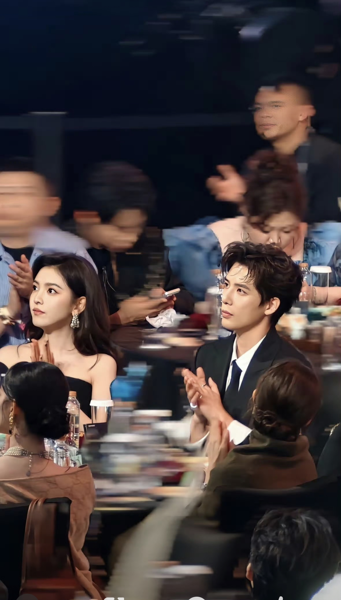 Nhìn cặp đôi này bên nhau mà viết được cả bộ tiểu thuyết: Nhà gái là công chúa ngôn tình, nhà trai đẹp quá thể đáng- Ảnh 1. Nhìn cặp đôi này bên nhau mà viết được cả bộ tiểu thuyết: Nhà gái là công chúa ngôn tình, nhà trai đẹp quá thể đáng- Ảnh 1.