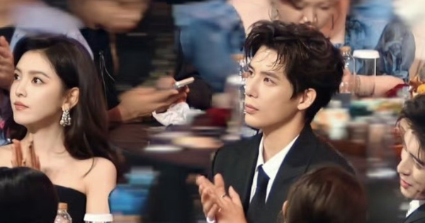 Nhìn cặp đôi này bên nhau mà viết được cả bộ tiểu thuyết: Nhà gái là công chúa ngôn tình, nhà trai đẹp quá thể đáng 30 Nhìn cặp đôi này bên nhau mà viết được cả bộ tiểu thuyết: Nhà gái là công chúa ngôn tình, nhà trai đẹp quá thể đáng img5330 1765164715651 1765164716236772853678 677 0 1077 764 crop 17651647562041644194957png