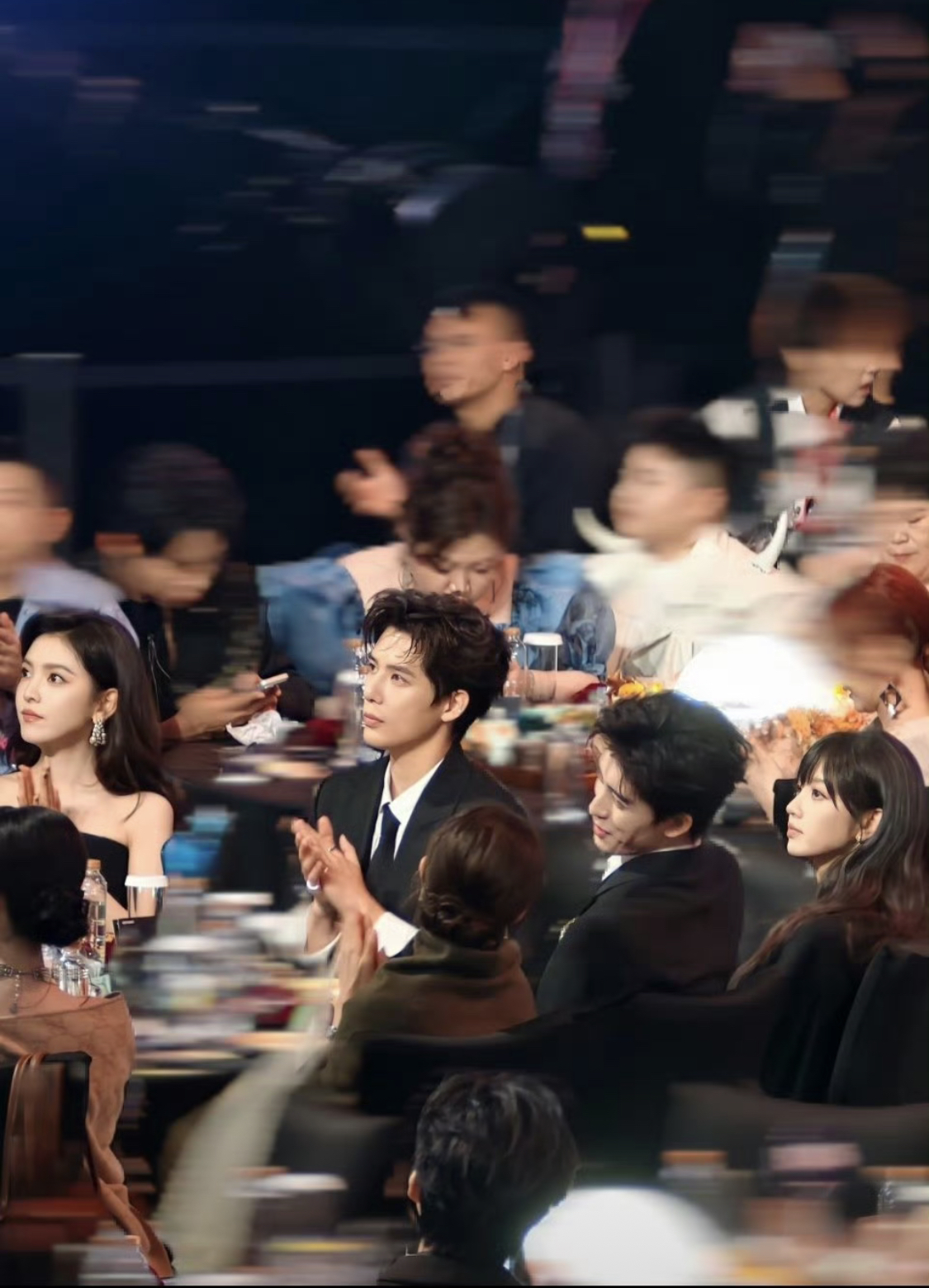 Nhìn cặp đôi này bên nhau mà viết được cả bộ tiểu thuyết: Nhà gái là công chúa ngôn tình, nhà trai đẹp quá thể đáng- Ảnh 2. Nhìn cặp đôi này bên nhau mà viết được cả bộ tiểu thuyết: Nhà gái là công chúa ngôn tình, nhà trai đẹp quá thể đáng- Ảnh 2.