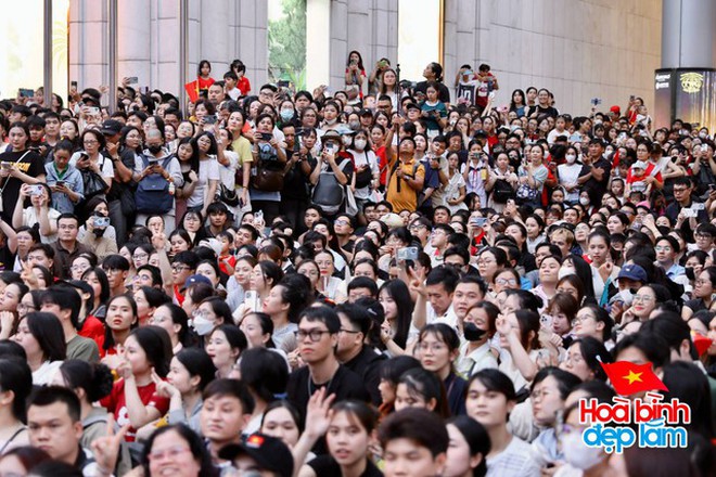 Đưa con bị sốt nhập viện gấp, sao nữ Vbiz xúc động trước việc làm này của lực lượng cảnh sát- Ảnh 5.