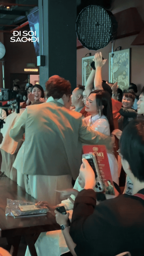 Thảm đỏ hot nhất hôm nay: Noo Phước Thịnh visual