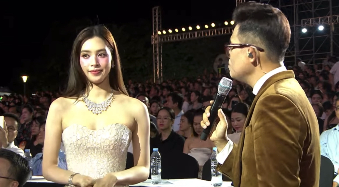 Xuất hiện chỉ 1 phút trên sóng Hoa hậu Việt Nam, Tiểu Vy vướng tranh cãi- Ảnh 2.