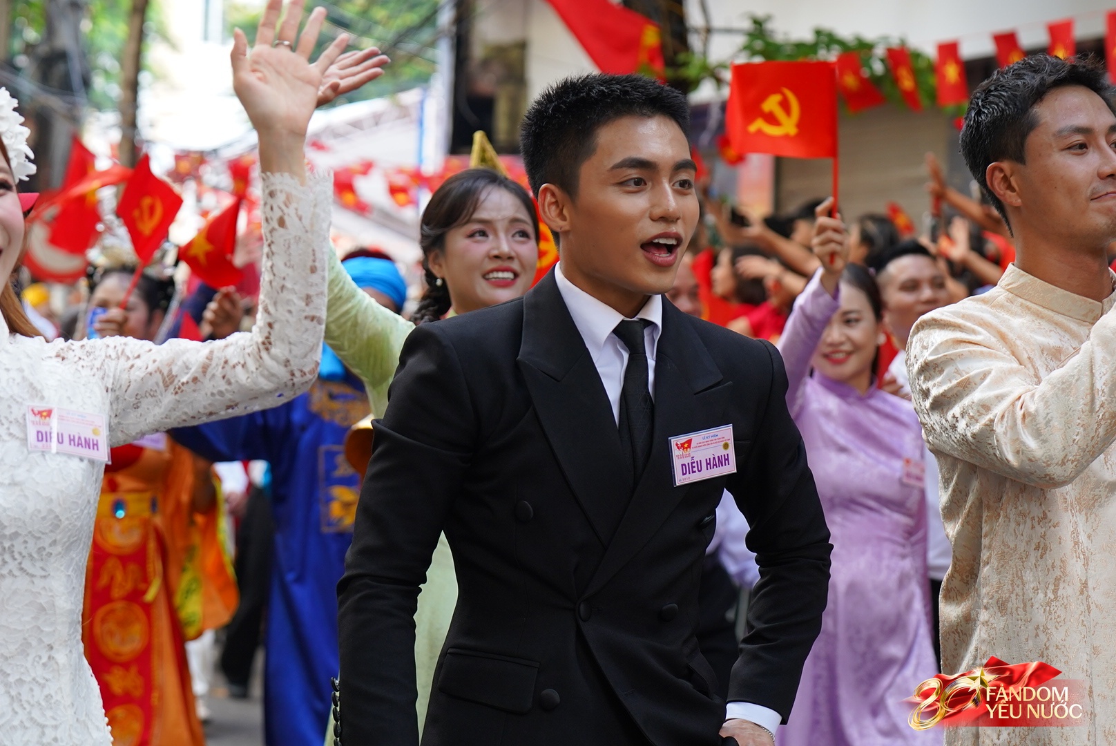 Ảnh nét căng và clip trọn vẹn Khối nghệ sĩ diễu hành 2/9: Quá đẹp, quá rạng rỡ, quá tự hào!- Ảnh 13.